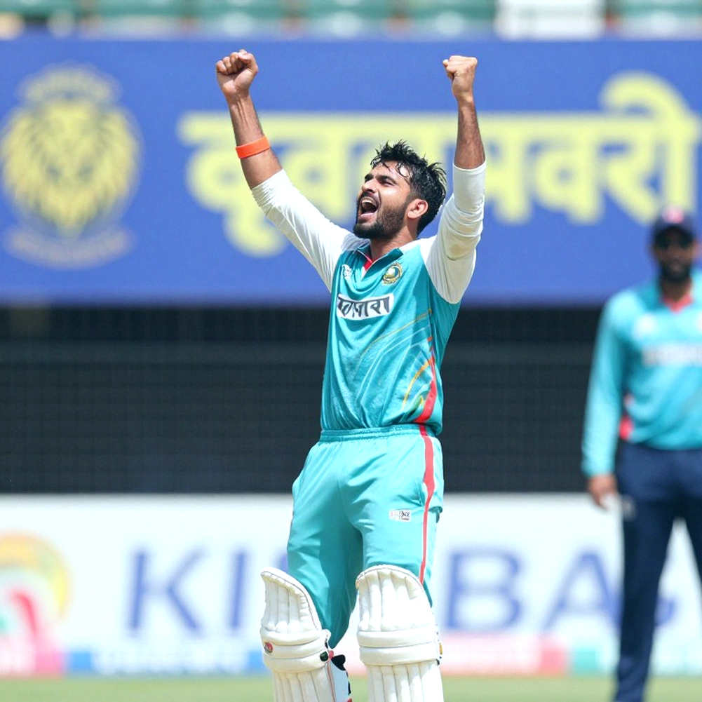 আলো থামাল খেলা, অসমাপ্ত রইল সাদমানের ৯৬ — মিরপুরে বাংলাদেশ ২০৭/৩