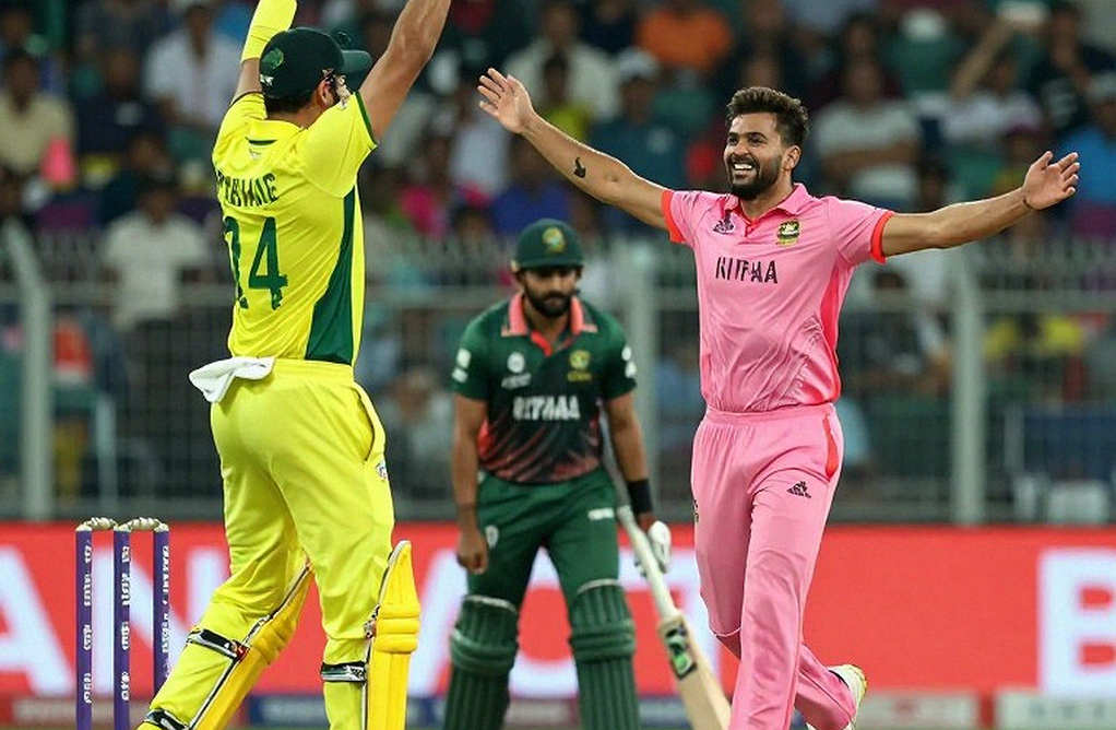 ধারাভাষ্যকক্ষের নীরব ভেটো: আথারটন–হুসেইন বাদ পড়ার যে গল্প স্কোরবোর্ড বলে না